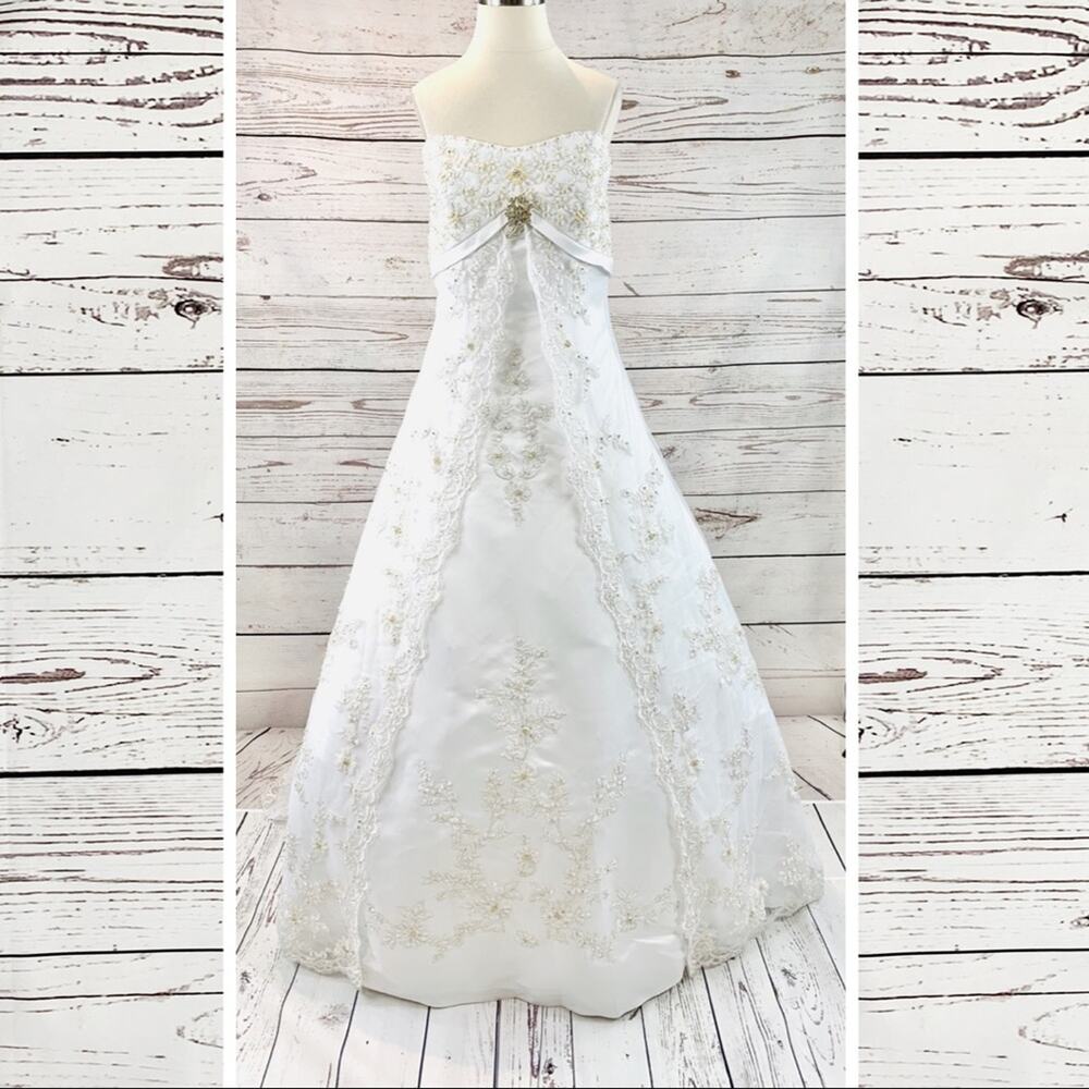 Mary's Bridal Size 14 Tulle Wedding Gown Beaded Tulle Overlay and Long Train